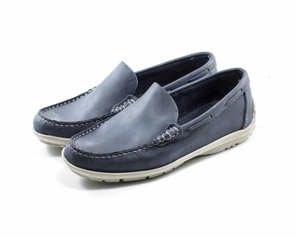 Comment choisir des mocassins à glands qui s'harmonisent avec un pantalon chino pour un look estival décontracté?